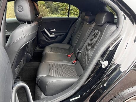 Mercedes-Benz A Class 1.3 A180 Sport (Executive) 7G-DCT Euro 6 (s/s) 5dr 31