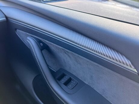 Tesla Model Y (Dual Motor) Long Range Auto 4WDE 5dr 82