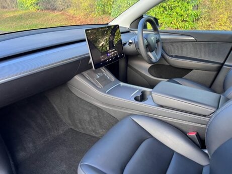 Tesla Model Y (Dual Motor) Long Range Auto 4WDE 5dr 17