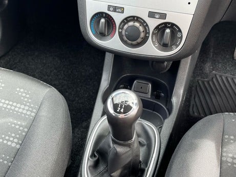 Vauxhall Corsa 1.2 EXCLUSIV AC 5d 83 BHP 28
