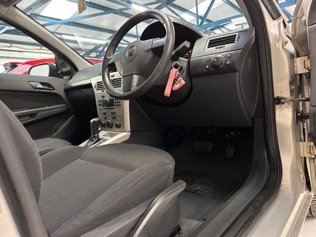 Vauxhall Astra 1.8i 16v Life 5dr 26