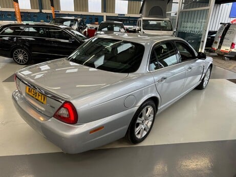 Jaguar XJ 2.7 TDVi Sovereign 4dr 19