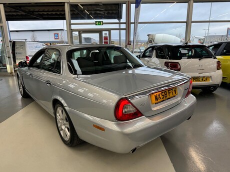 Jaguar XJ 2.7 TDVi Sovereign 4dr 17