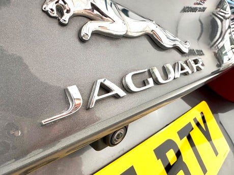 Jaguar XE 2.0d Portfolio Euro 6 (s/s) 4dr 29