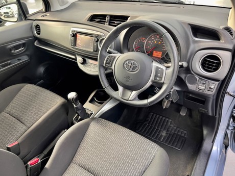 Toyota Yaris 1.33 Dual VVT-i Icon Plus Euro 5 5dr 21