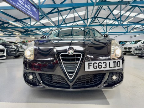 Alfa Romeo Giulietta 1.6 JTDM-2 Lusso Euro 5 (s/s) 5dr 18