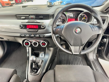 Alfa Romeo Giulietta 1.6 JTDM-2 Lusso Euro 5 (s/s) 5dr 20