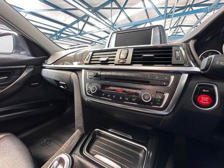 BMW 3 Series 2.0 320d Luxury xDrive Euro 5 (s/s) 4dr 10