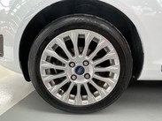 Ford Fiesta 1.0T EcoBoost Titanium Euro 5 (s/s) 5dr 9