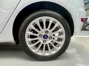 Ford Fiesta 1.0T EcoBoost Titanium Euro 5 (s/s) 5dr 12