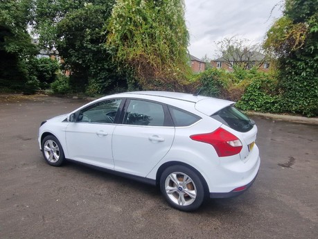 Ford Focus 1.0T EcoBoost Zetec Euro 5 (s/s) 5dr 5