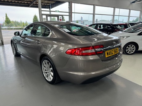 Jaguar XF 2.2d Luxury Auto Euro 5 (s/s) 4dr 10