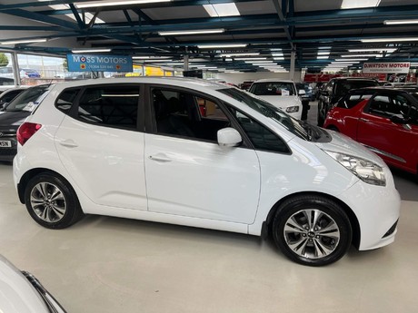 Kia Venga 1.6 3 Euro 6 (s/s) 5dr 8