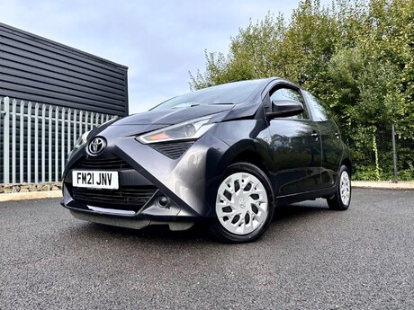 Toyota Aygo 1.0 VVT-i x-play x-shift Euro 6 5dr (Safety Sense) 9