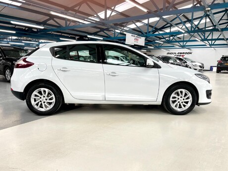 Renault Megane 1.5 dCi ENERGY Dynamique TomTom Euro 5 (s/s) 5dr 4