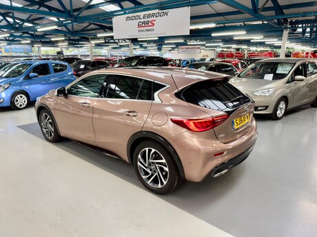 Infiniti Q30 2.2d Premium Tech DCT AWD Euro 6 (s/s) 5dr 9