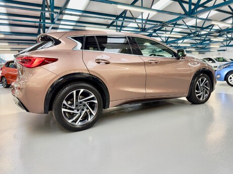 Infiniti Q30 2.2d Premium Tech DCT AWD Euro 6 (s/s) 5dr 17