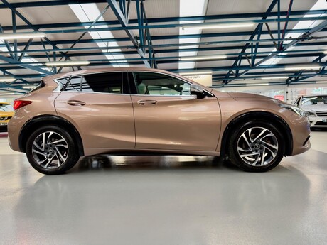 Infiniti Q30 2.2d Premium Tech DCT AWD Euro 6 (s/s) 5dr 21