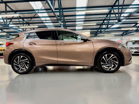 Infiniti Q30 2.2d Premium Tech DCT AWD Euro 6 (s/s) 5dr 17