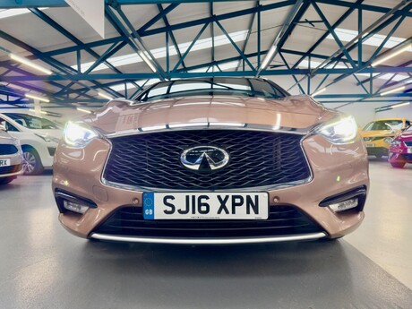 Infiniti Q30 2.2d Premium Tech DCT AWD Euro 6 (s/s) 5dr 27