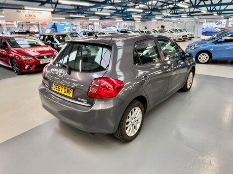 Toyota Auris 1.6 VVT-i TR 5dr 8