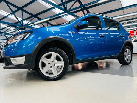 Dacia Sandero Stepway 0.9 TCe Laureate Euro 5 5dr 4