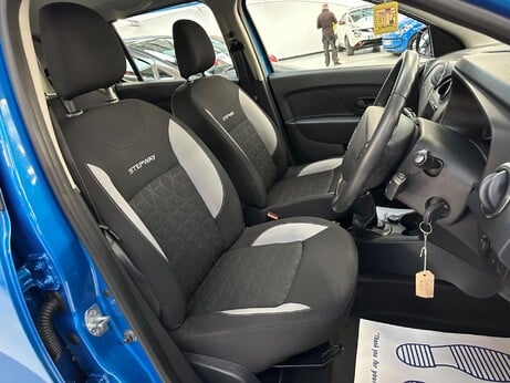 Dacia Sandero Stepway 0.9 TCe Laureate Euro 5 5dr 9