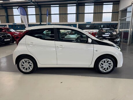 Toyota Aygo 1.0 VVT-i x-play Euro 6 5dr 3