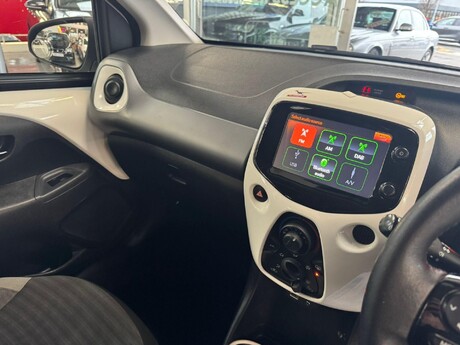 Toyota Aygo 1.0 VVT-i x-play Euro 6 5dr 19