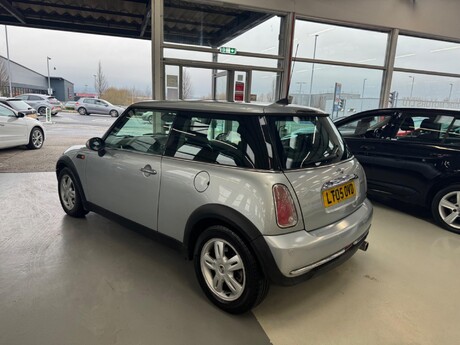 Mini Hatch 1.6 Cooper CVT Euro 4 3dr 11