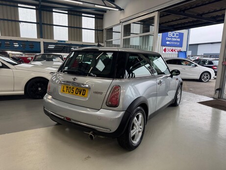 Mini Hatch 1.6 Cooper CVT Euro 4 3dr 9