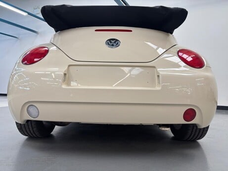 Volkswagen Beetle 1.6 Cabriolet Euro 4 2dr 21