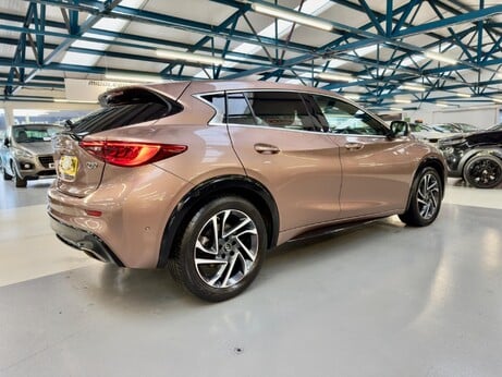 Infiniti Q30 2.2d Premium Tech DCT AWD Euro 6 (s/s) 5dr 11