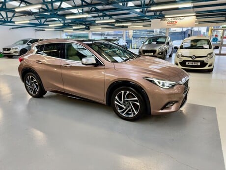 Infiniti Q30 2.2d Premium Tech DCT AWD Euro 6 (s/s) 5dr 17