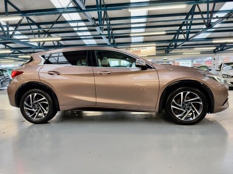 Infiniti Q30 2.2d Premium Tech DCT AWD Euro 6 (s/s) 5dr 18