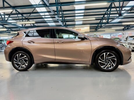 Infiniti Q30 2.2d Premium Tech DCT AWD Euro 6 (s/s) 5dr 14