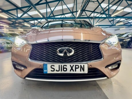 Infiniti Q30 2.2d Premium Tech DCT AWD Euro 6 (s/s) 5dr 24