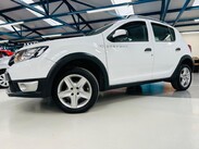 Dacia Sandero Stepway 0.9 TCe Laureate Euro 5 5dr 4