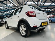 Dacia Sandero Stepway 0.9 TCe Laureate Euro 5 5dr 8