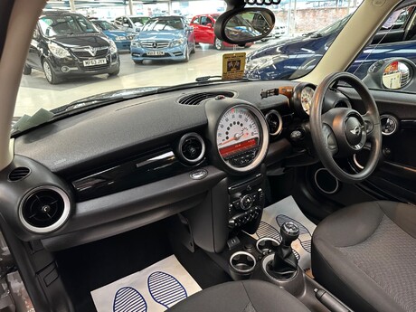 Mini Hatch 1.6 Cooper Euro 5 (s/s) 3dr 32