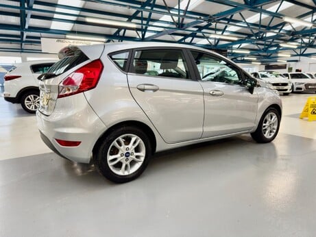 Ford Fiesta 1.25 Zetec Euro 5 5dr 8