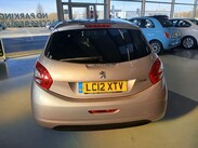 Peugeot 208 1.4 VTi Allure Euro 5 5dr 4