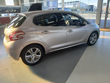 Peugeot 208 1.4 VTi Allure Euro 5 5dr 7