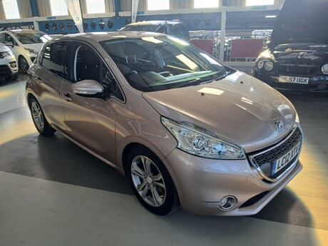 Peugeot 208 1.4 VTi Allure Euro 5 5dr 8