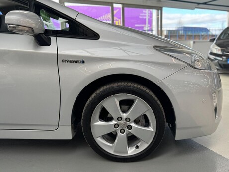 Toyota Prius 1.8 VVT-h T Spirit CVT Euro 5 (s/s) 5dr 6