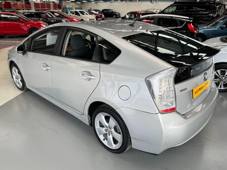 Toyota Prius 1.8 VVT-h T Spirit CVT Euro 5 (s/s) 5dr 18