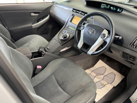 Toyota Prius 1.8 VVT-h T Spirit CVT Euro 5 (s/s) 5dr 19