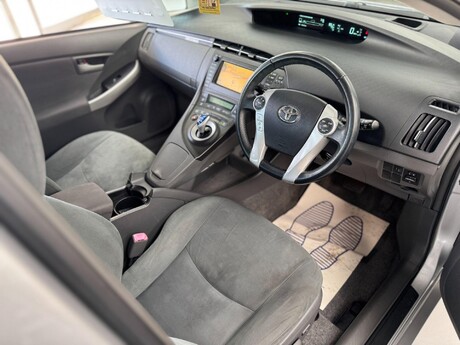 Toyota Prius 1.8 VVT-h T Spirit CVT Euro 5 (s/s) 5dr 3