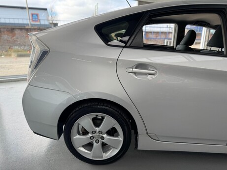 Toyota Prius 1.8 VVT-h T Spirit CVT Euro 5 (s/s) 5dr 8