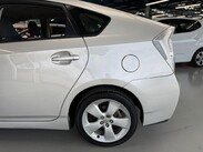 Toyota Prius 1.8 VVT-h T Spirit CVT Euro 5 (s/s) 5dr 19
